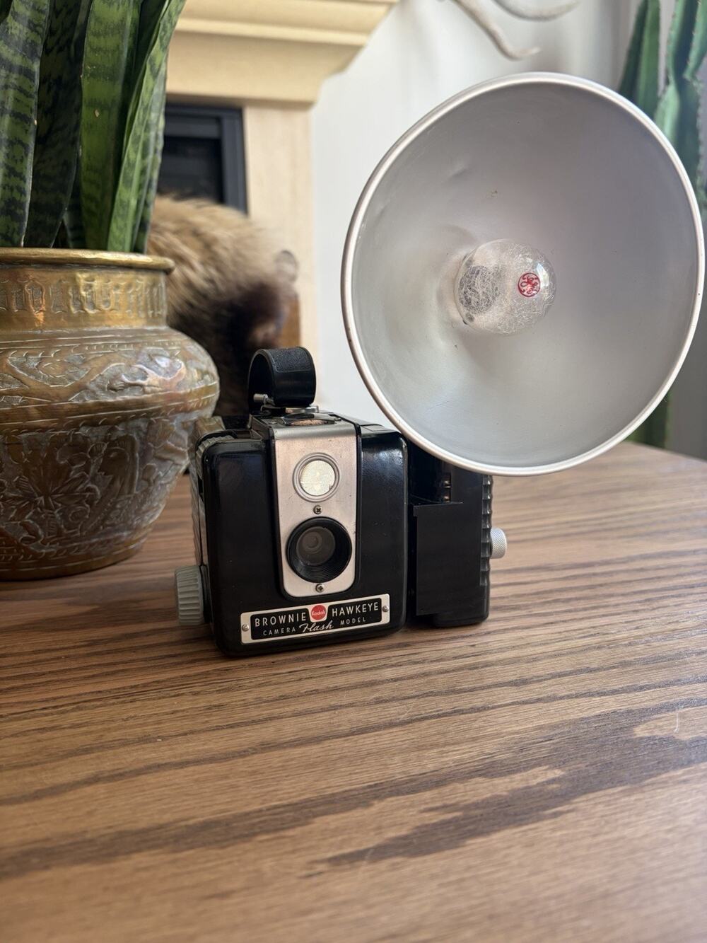 Vintage 1950s Kodak Brownie Hawkeye Box Camera With Flash